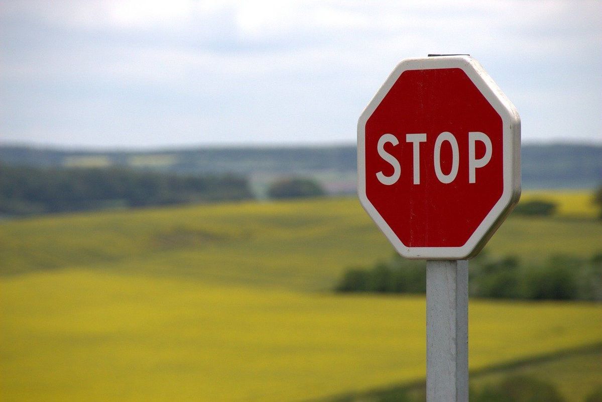 Stop zīme, foto by knerri61, pixabay.com