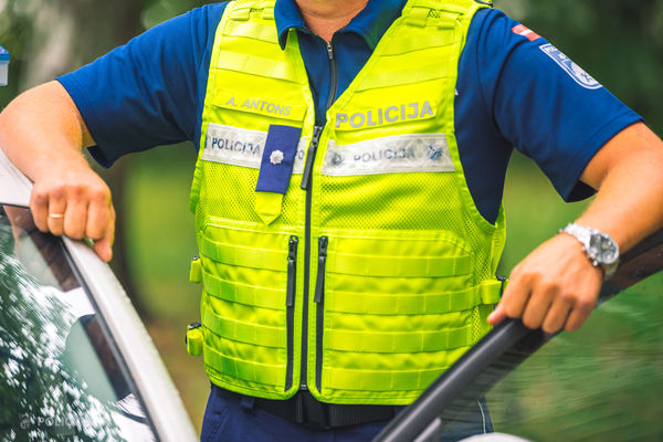 Policijas formas tērpi, foto Valsts policija