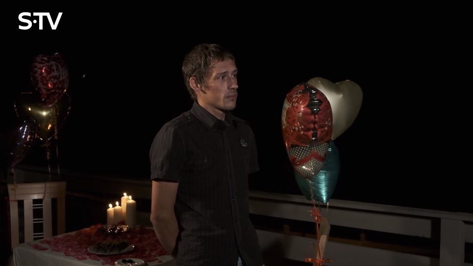 Bildinājums Caur ērkšķiem uz...., ekrānuzņēmums