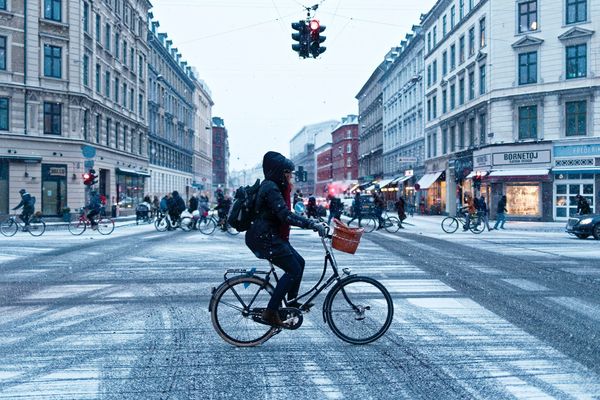 Ziemas riteņbraukšana, Photo by Max Adulyanukosol on Unsplash