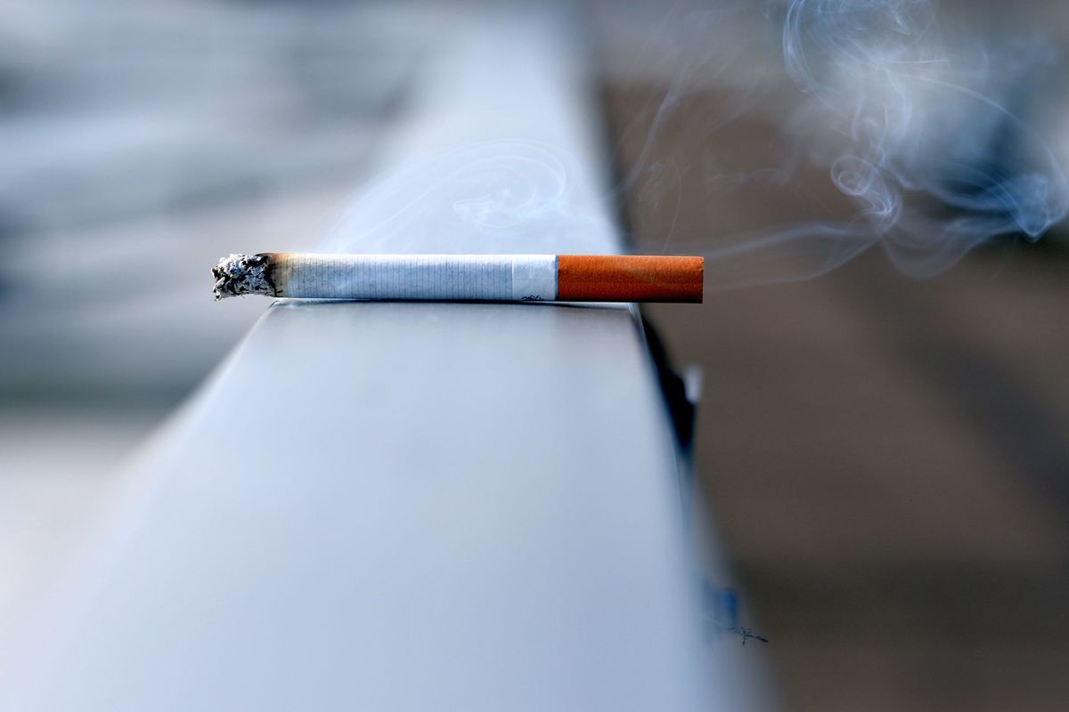Cigarete, atmest smēķēšanu, Photo by Andres Siimon on Unsplash
