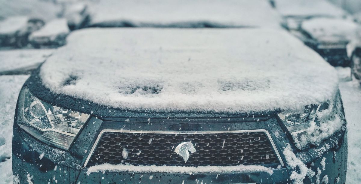 Auto, ziema, sāls, Photo by sina drakhshani on Unsplash