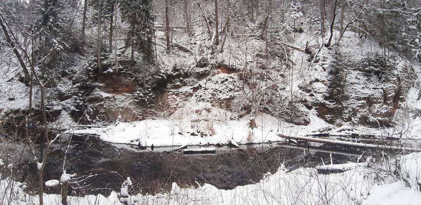 Spoguļklintis Cīrulīšu Dabas takās, ziema, foto:1188
