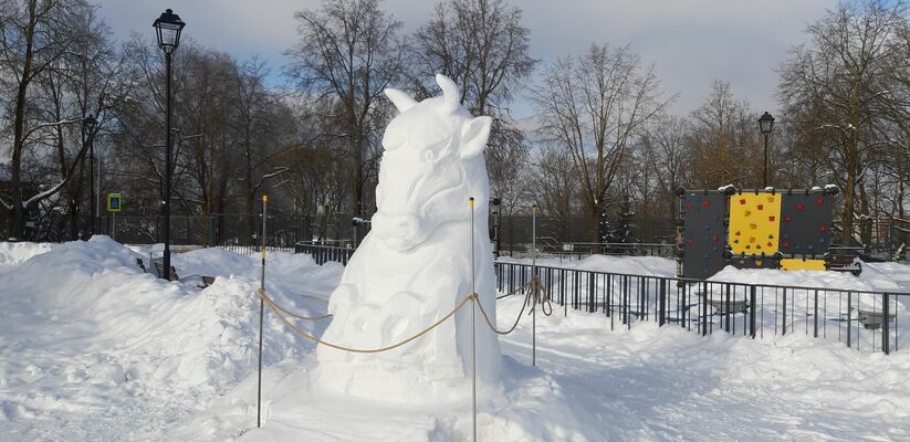 Sniega skulptūra Cēsu pilsētas stadionā, foto:1188
