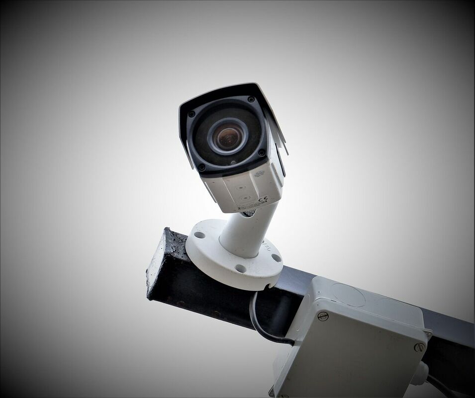 Videonovērošanas kamera (Image by Cristian Molina from Pixabay)