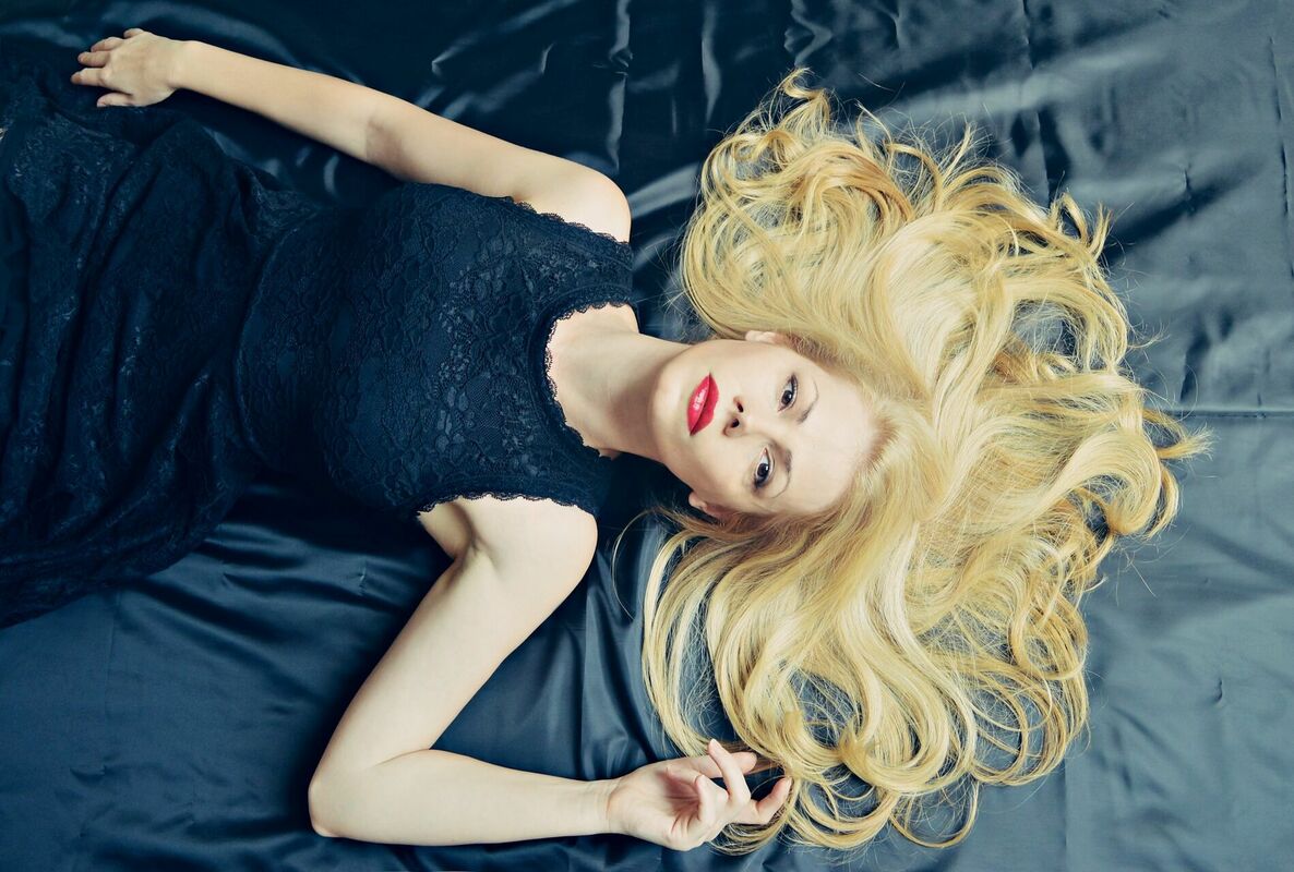 Blondi, dzeltenīgi mati, Image by Angie Sage from Pixabay 