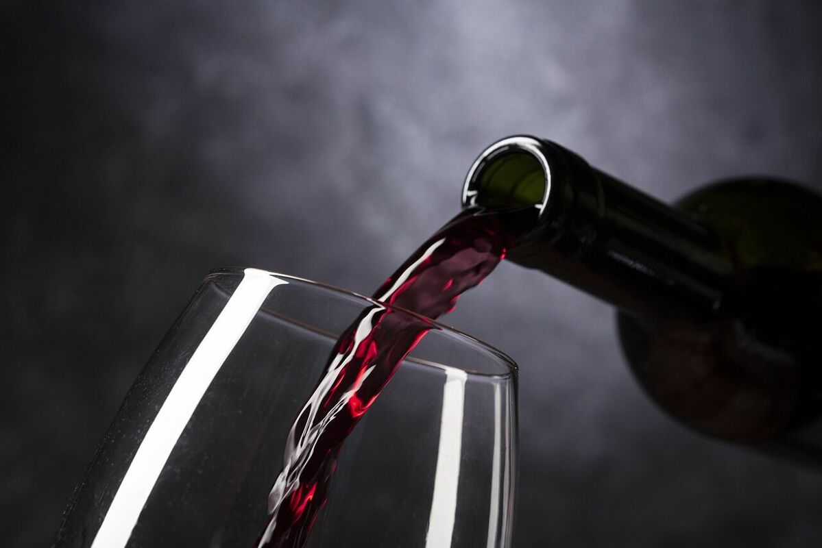 Akcīzes nodoklis vīnam (Image by Vinotecarium from Pixabay)