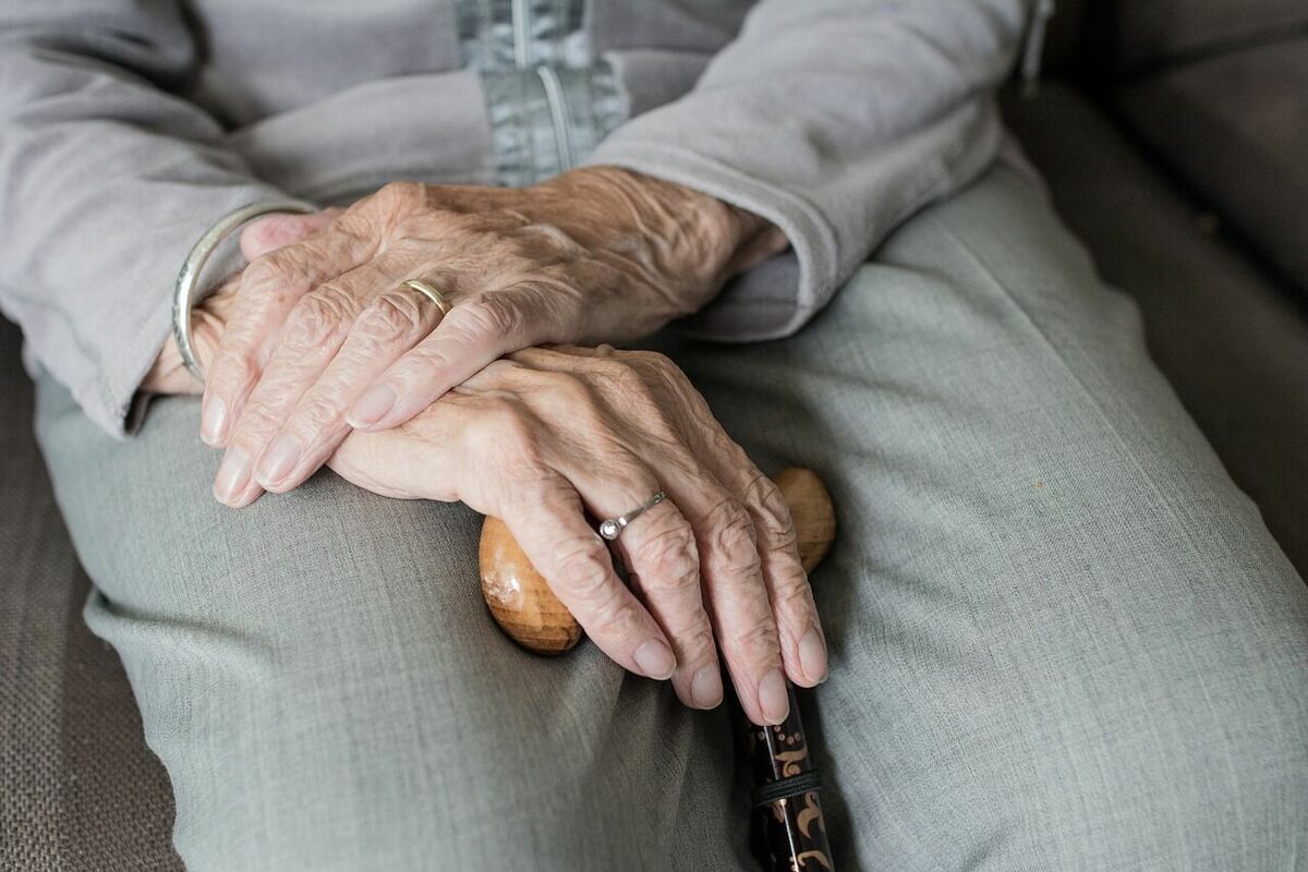 Pensionāre (Image by Sabine van Erp from Pixabay)