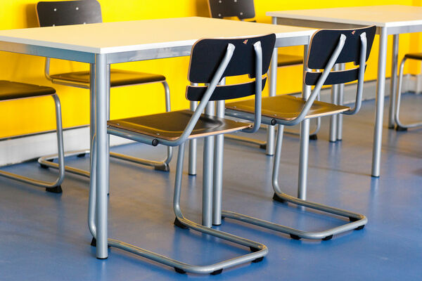 Skolēnu galdi, mācību galdi, foto: AJ Produkti 