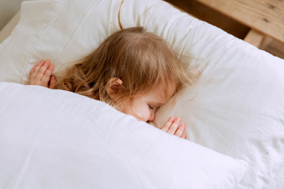 Bērna naktsmiers, Photo by Tatiana Syrikova from Pexels