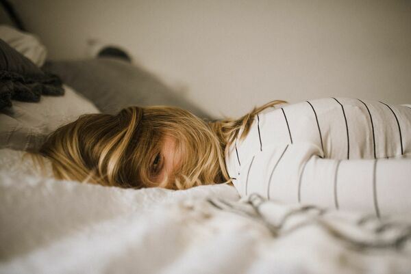 Sieviete nespēj izgulēties, Photo by Kinga Cichewicz on Unsplash