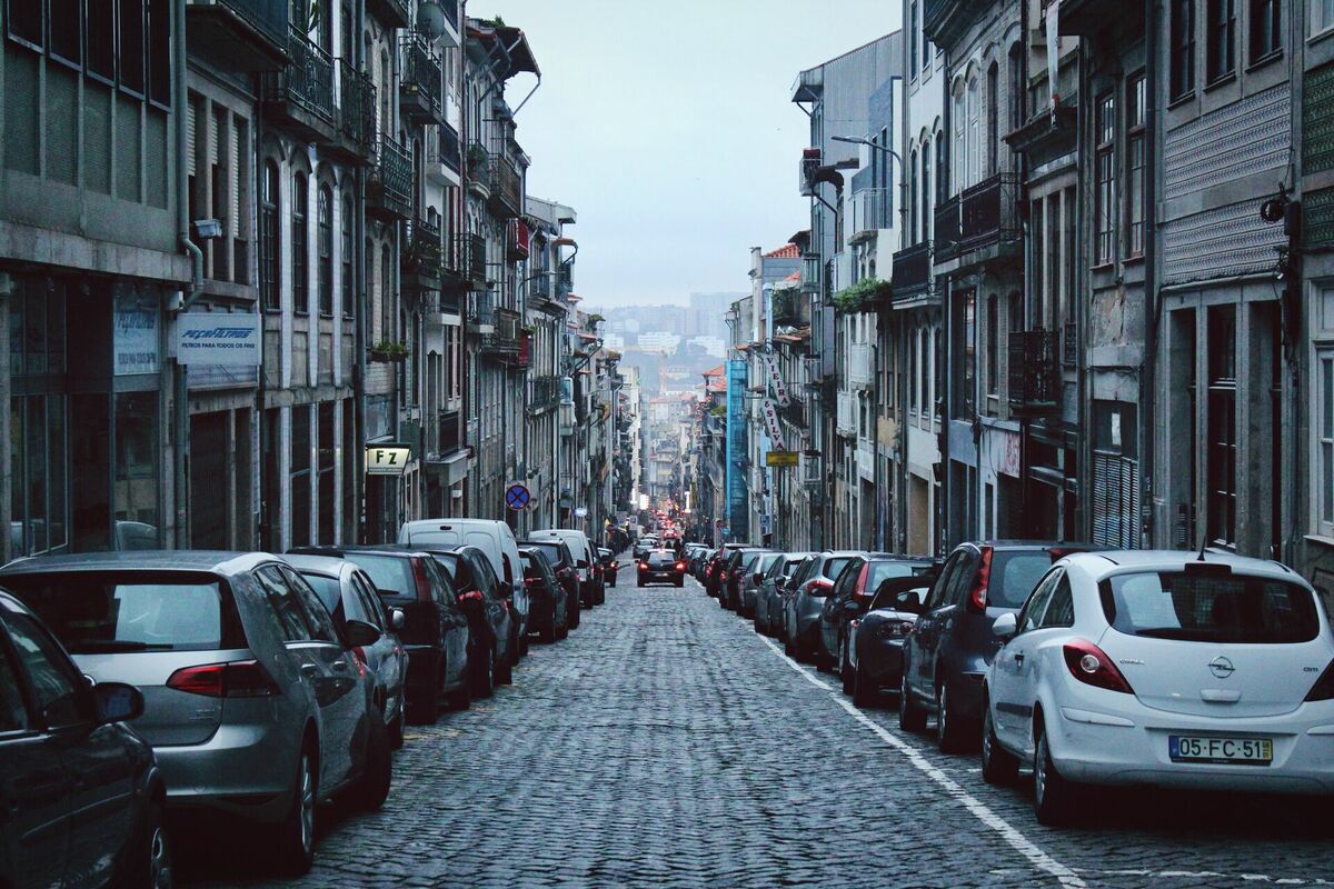 Auto ielā, Photo by Vita Marija Murenaite on Unsplash