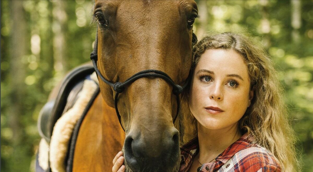 Klāra Doičmane, vācu romantiskā seriāla "Vildenšteina zirgi" publicitātes foto