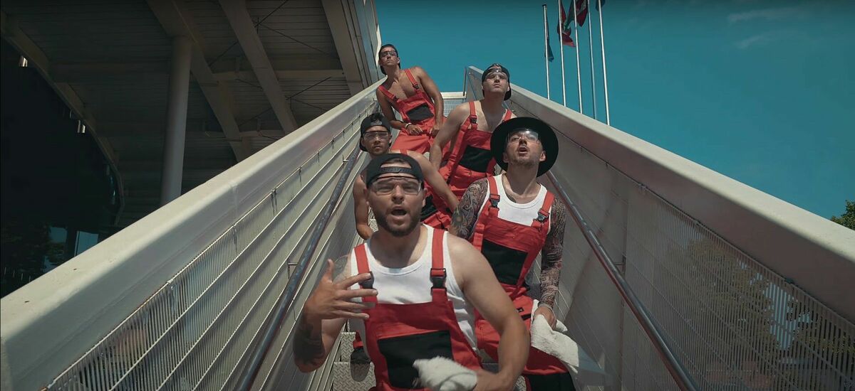 "Bermudu divstūra" mūzikas video "Kāposts kasē" ekrānšāviņš