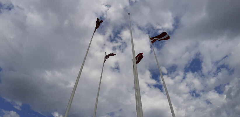 Likteņdārzs, karogu masti, foto:1188