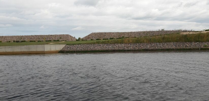Likteņdārzs, skats uz amfiteātri no Daugavas, foto:1188