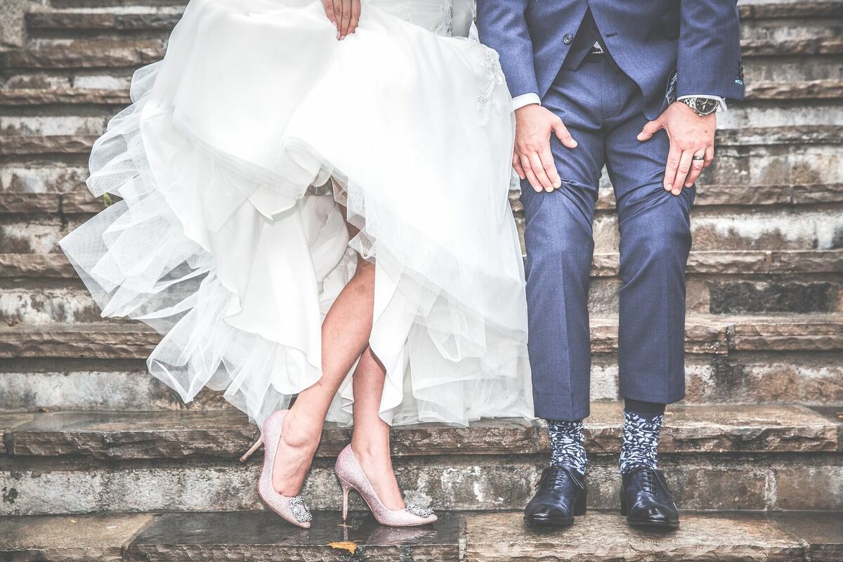Līgava ar līgavaini savās kāzās, Image by stokpic from Pixabay 