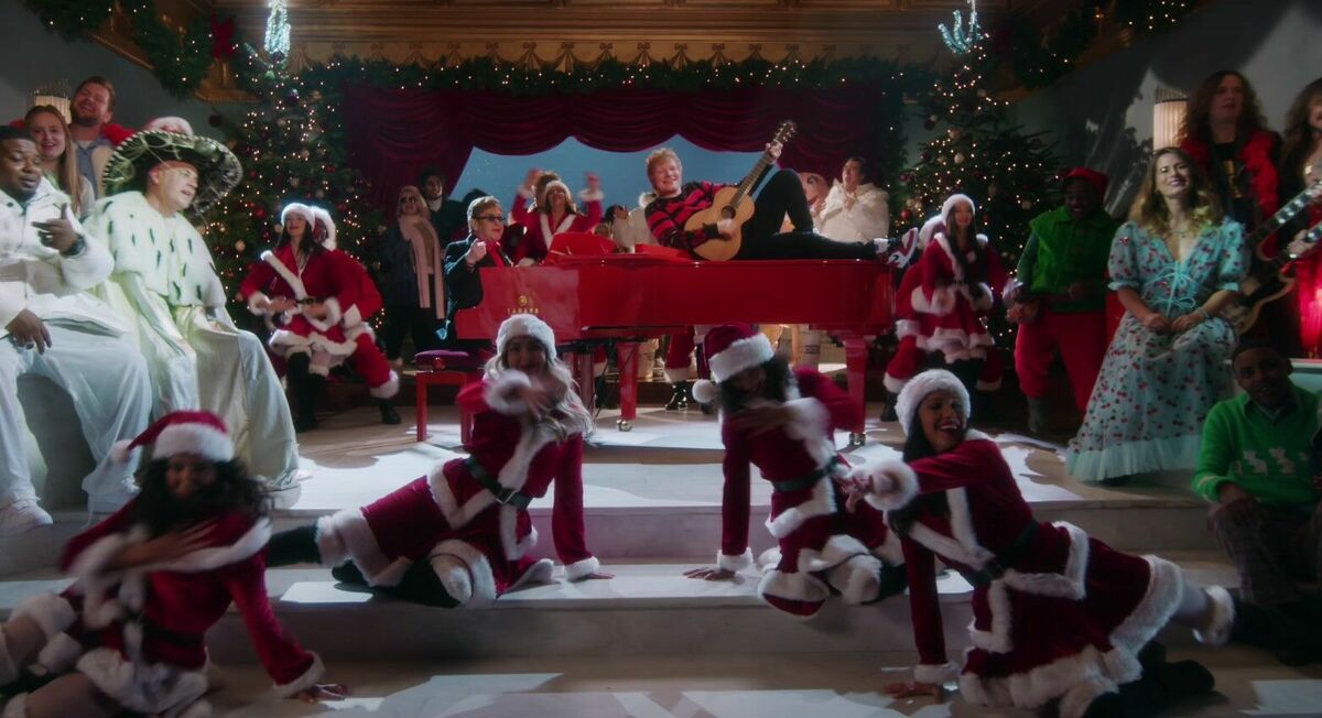 Mūziķi Eds Šīrans un Eltons Džons, ekrānšāviņš no mūzikas video "Merry Christmas"