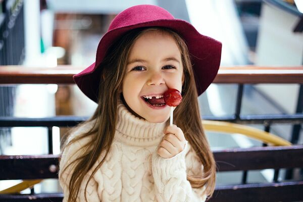 Bērnam konfekte, Photo by Ivan Babydov from Pexels