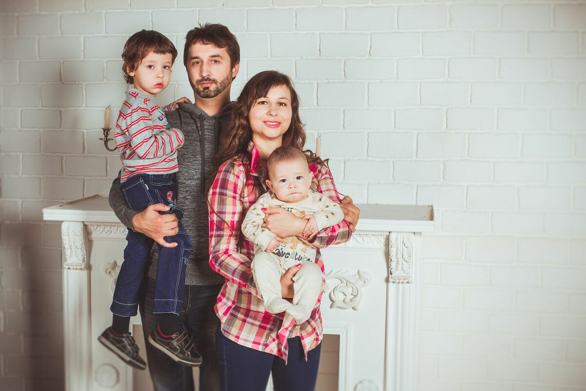 Ģimene ar bērniem, Photo by Victoria Borodinova from Pexels