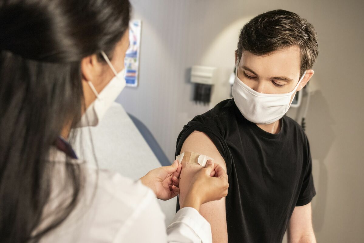 Vakcinācija pret gripu, Photo by CDC on Unsplash