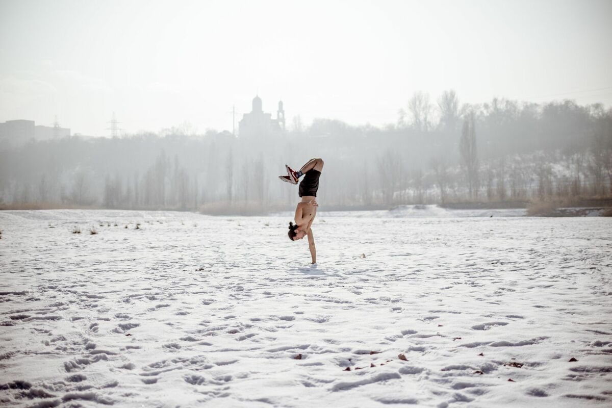 Sports aukstā laikā, Photo by Alisher Gubaidullin on Unsplash