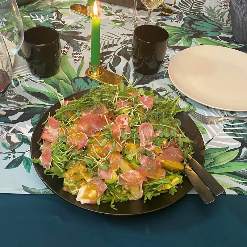Rukolas salāti, "Vakariņš ar savējiem"