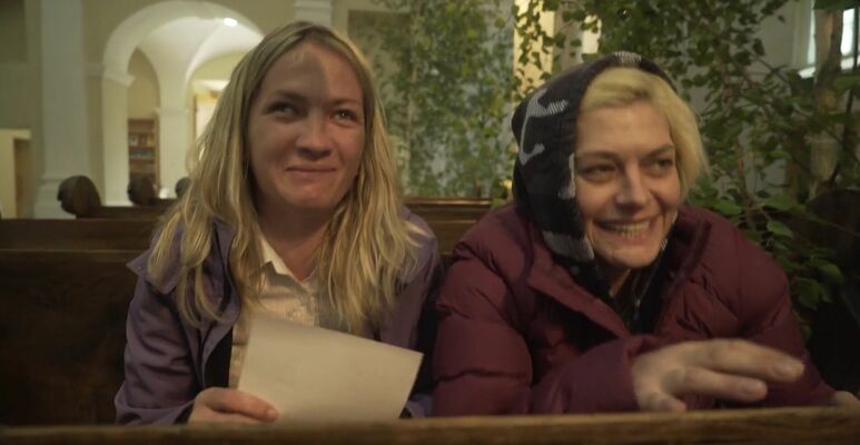 Caur ērkšķiem uz... dāmas baznīcā , STV Pirmā!