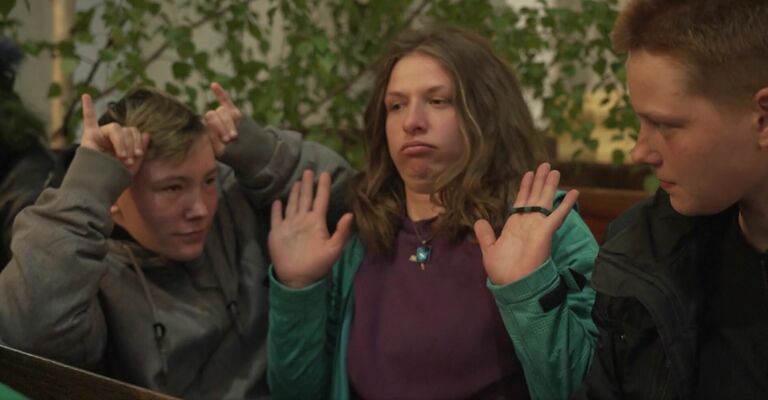 Caur ērkšķiem uz... dāmas baznīcā , STV Pirmā!