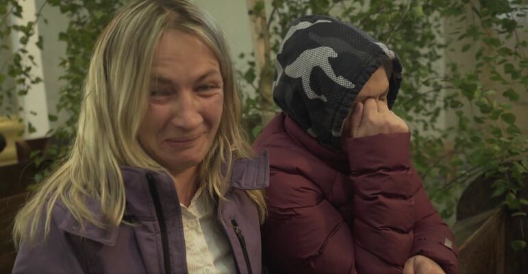 Caur ērkšķiem uz... dāmas baznīcā , STV Pirmā!