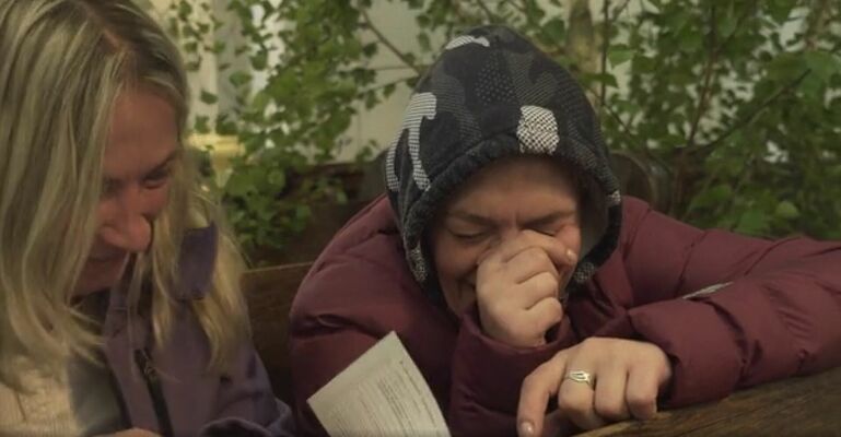 Caur ērkšķiem uz... dāmas baznīcā , STV Pirmā!