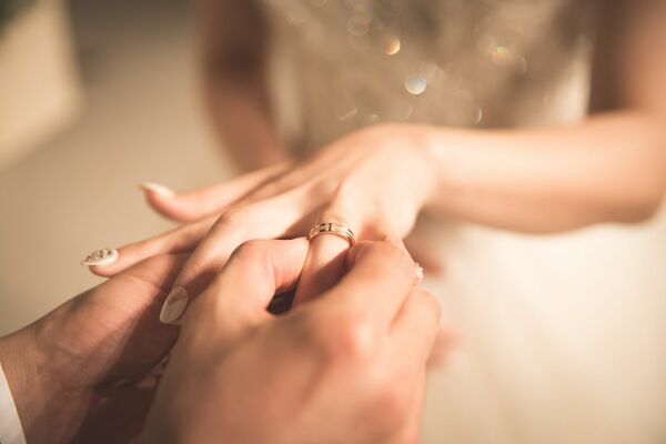 Laulības gredzens, Photo by Jeongim Kwon on Unsplash