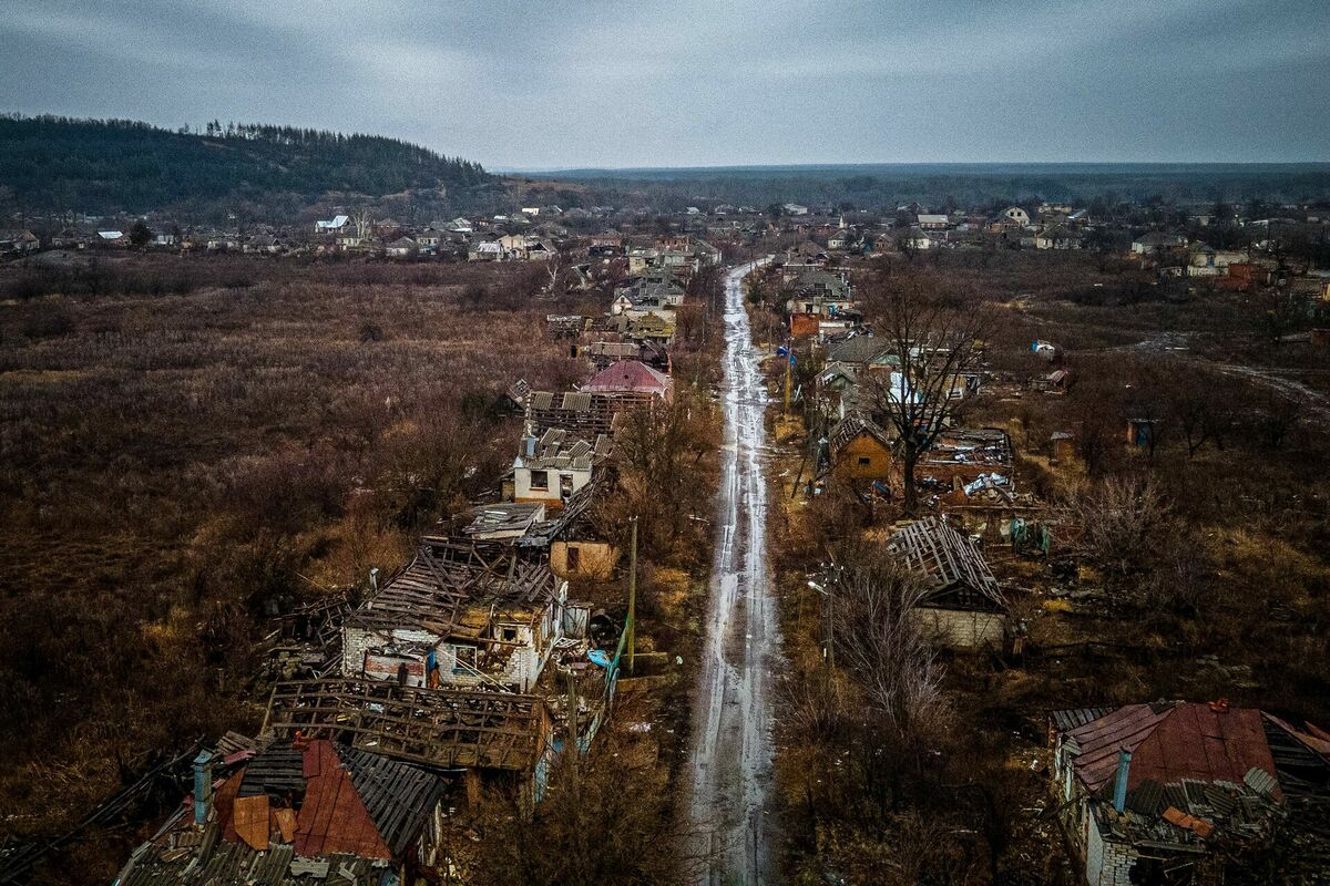 Krievijas armijas iznīcinātas ēkas Harkivas reģionā, Ukrainā. Foto: AFP/Scanpix