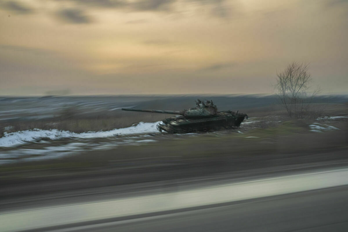 Iznīcināts tanks Ukrainā. Foto: AP Photo/Vadim Ghirda