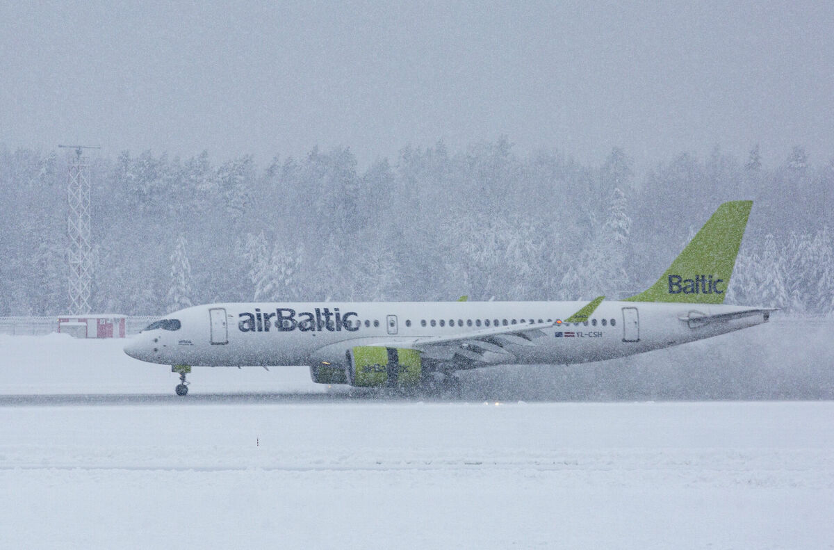 Aviokompānijas "airBaltic" lidmašīna. Foto: Edijs Pālens/LETA