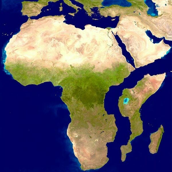 Provizorisks attēlojums tam, kā Lielā Rifta ieleja varētu pārdalīt Āfrikas kontinentu un jaunās daļas atdalītos ar okeānu. Foto: Ekrānuzņēmums no Twitter