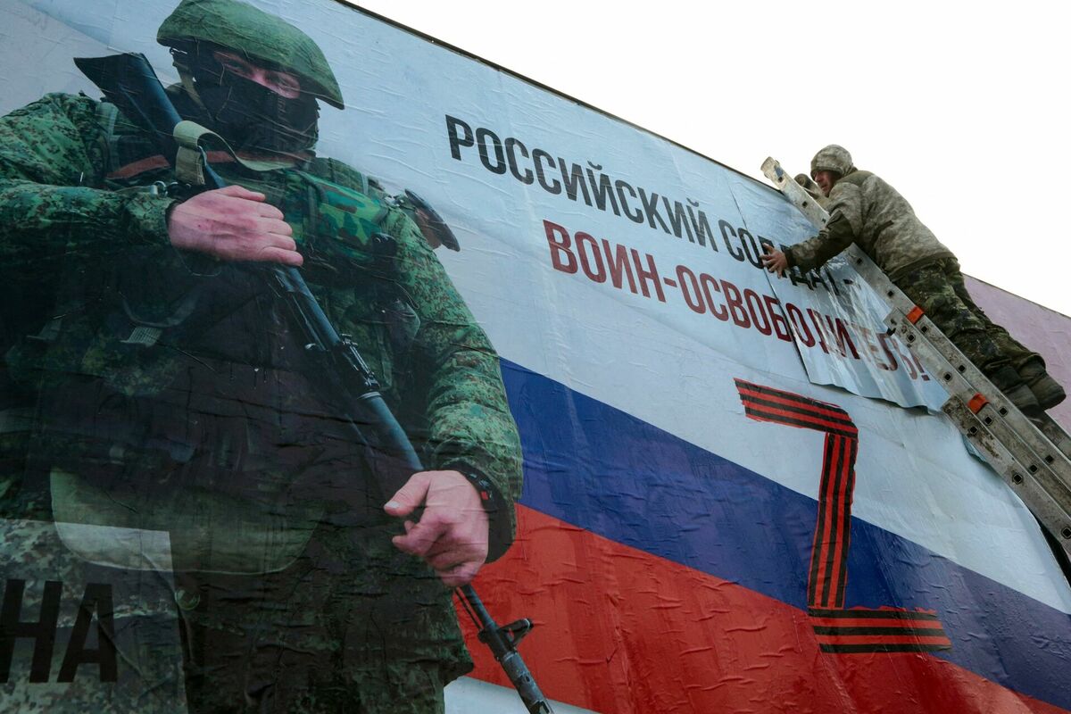 Krievijas armiju atbalstošs plakāts Krimā. Foto: Scanpix