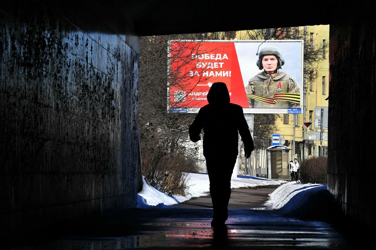 Plakāts Krievijas armijas atbalstam Sanktpēterburgā. Foto: Scanpix