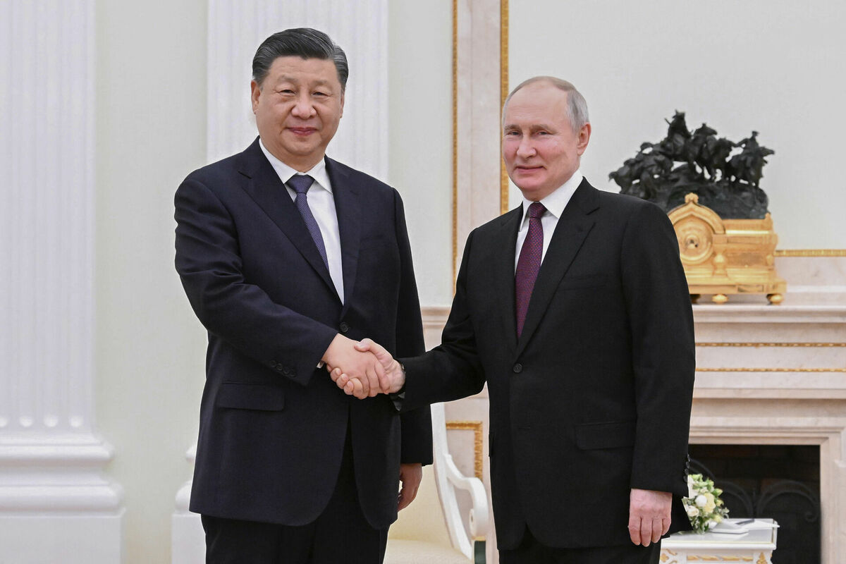 Ķīnas prezidents Sji Dziņpins un Krievijas prezidents Vladimirs Putins. Foto: AP/Scanpix