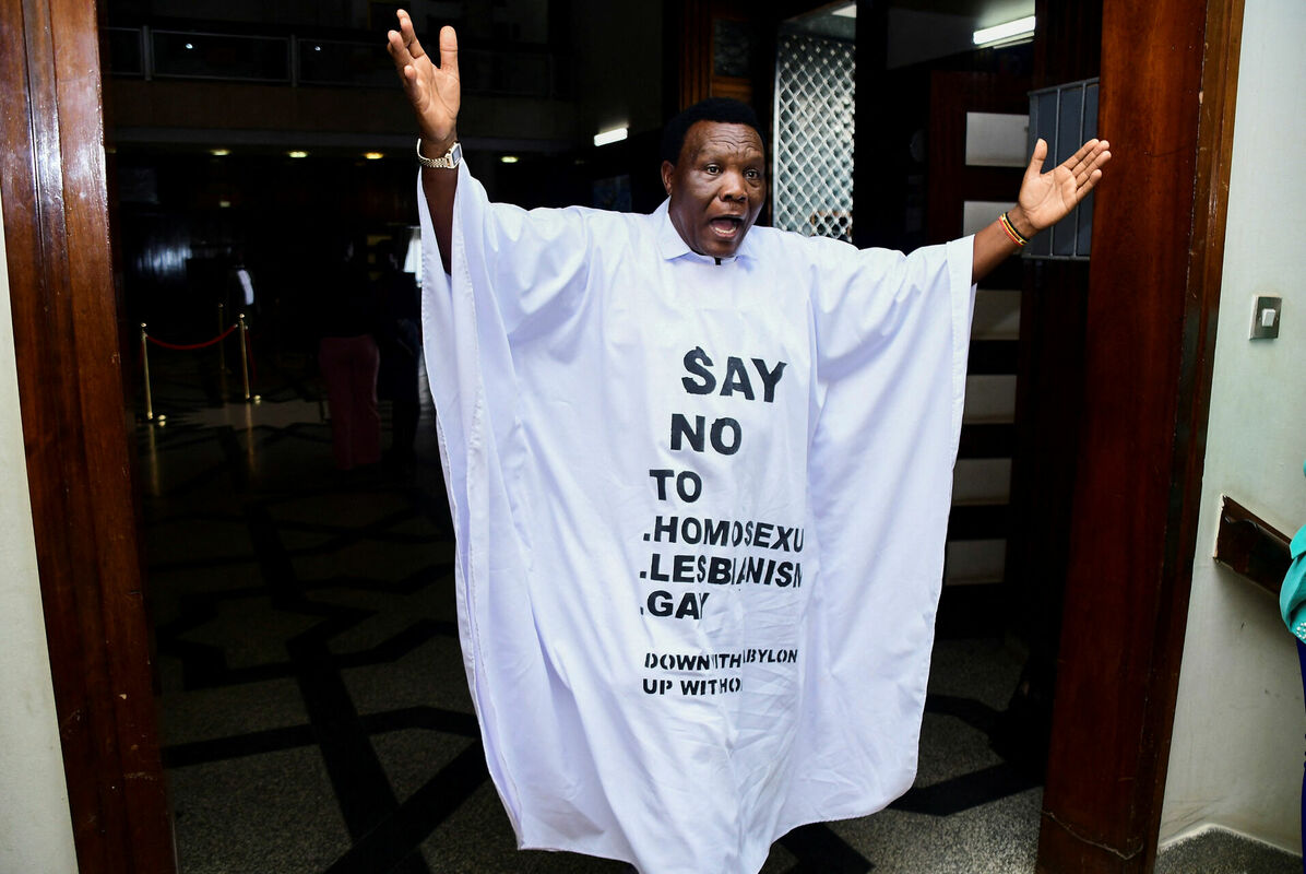 Ugandas parlamenta loceklis Džons Musira. REUTERS/Abubaker Lubowa