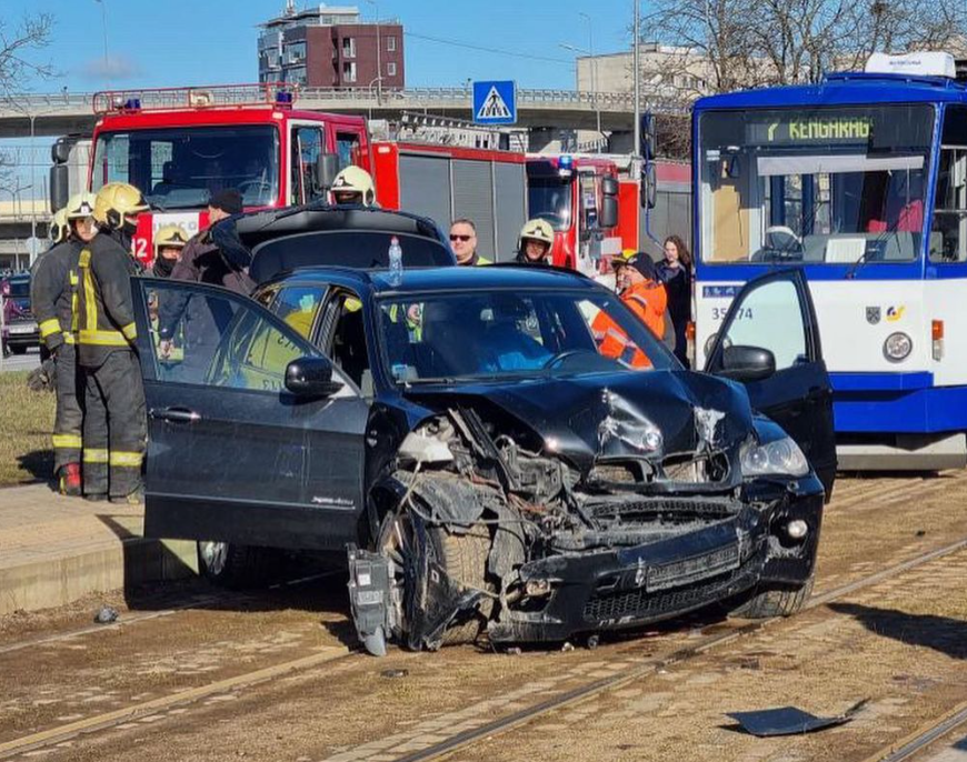 Ceļu satiksmes negadījums Maskavas ielā, Rīgā. Foto: Sadursme/Instagram
