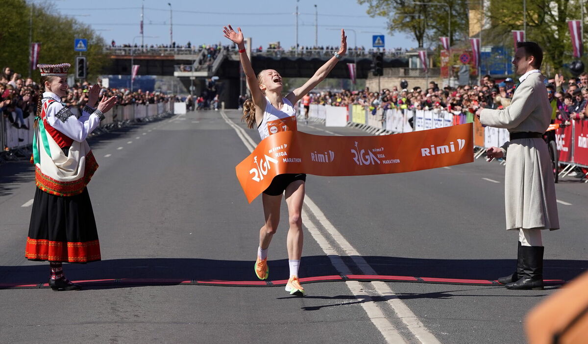 Agate Caune finišē "Rimi" Rīgas maratona 5km distanci. Foto: LETA