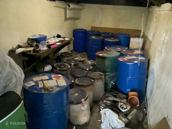 Metadona laboratorija, kas bijusi ierīkota autoservisa telpās. Foto: Valsts policija