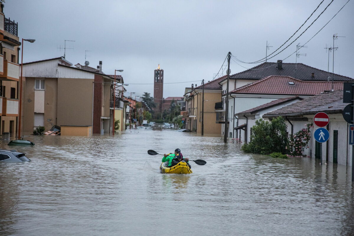 Il Nord Italia è stato colpito da devastanti alluvioni;  otto morti