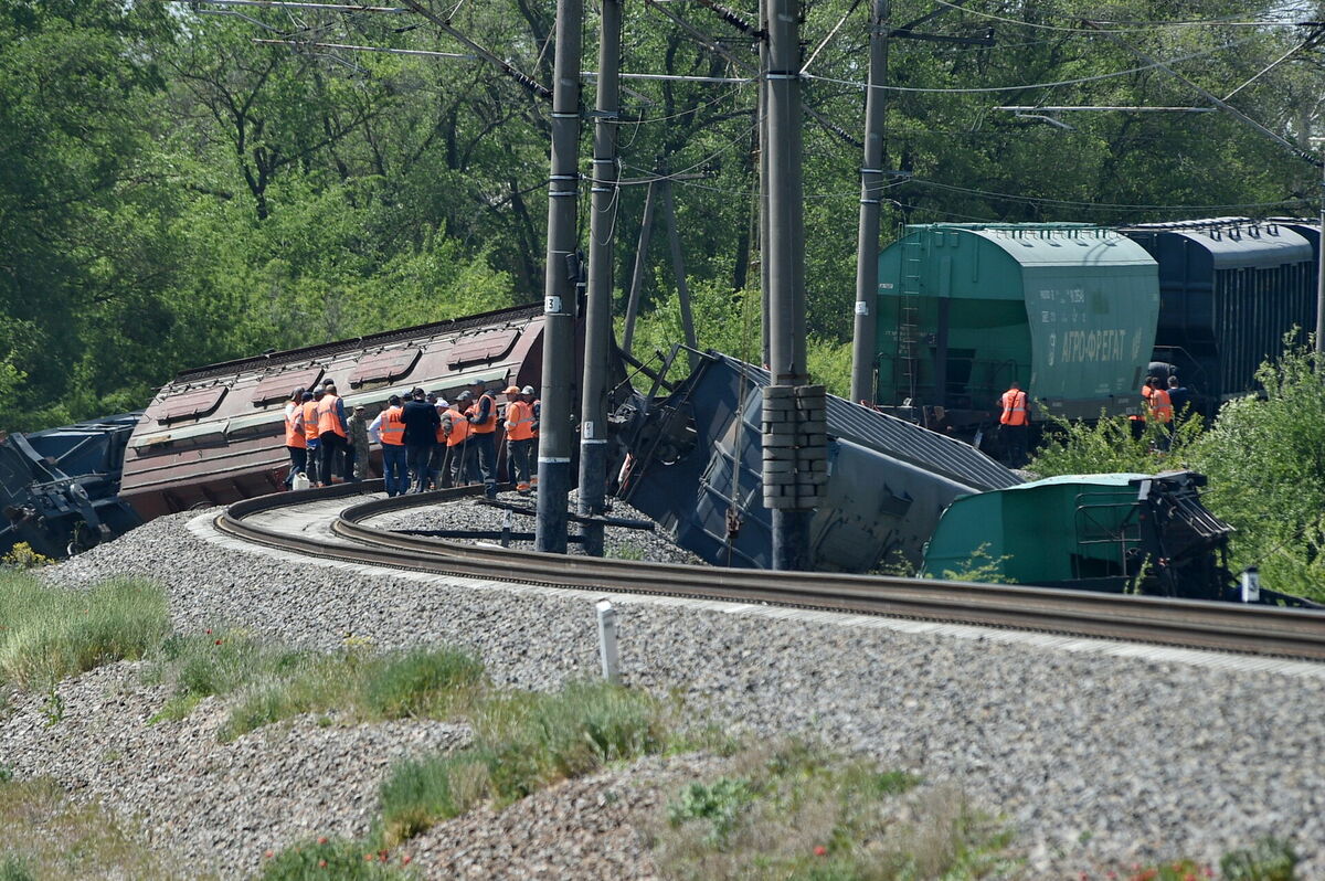 Avarējis vilciens Krimā. Foto: EPA/STRINGER