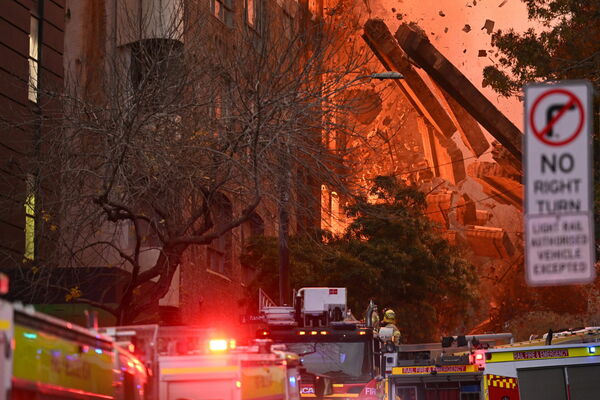 Sidnejas centrā plosās ugunsgrēks. Foto: EPA/Scanpix
