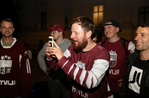 Hokeja fani Rīgas ielās. Foto: Lita Millere/LETA