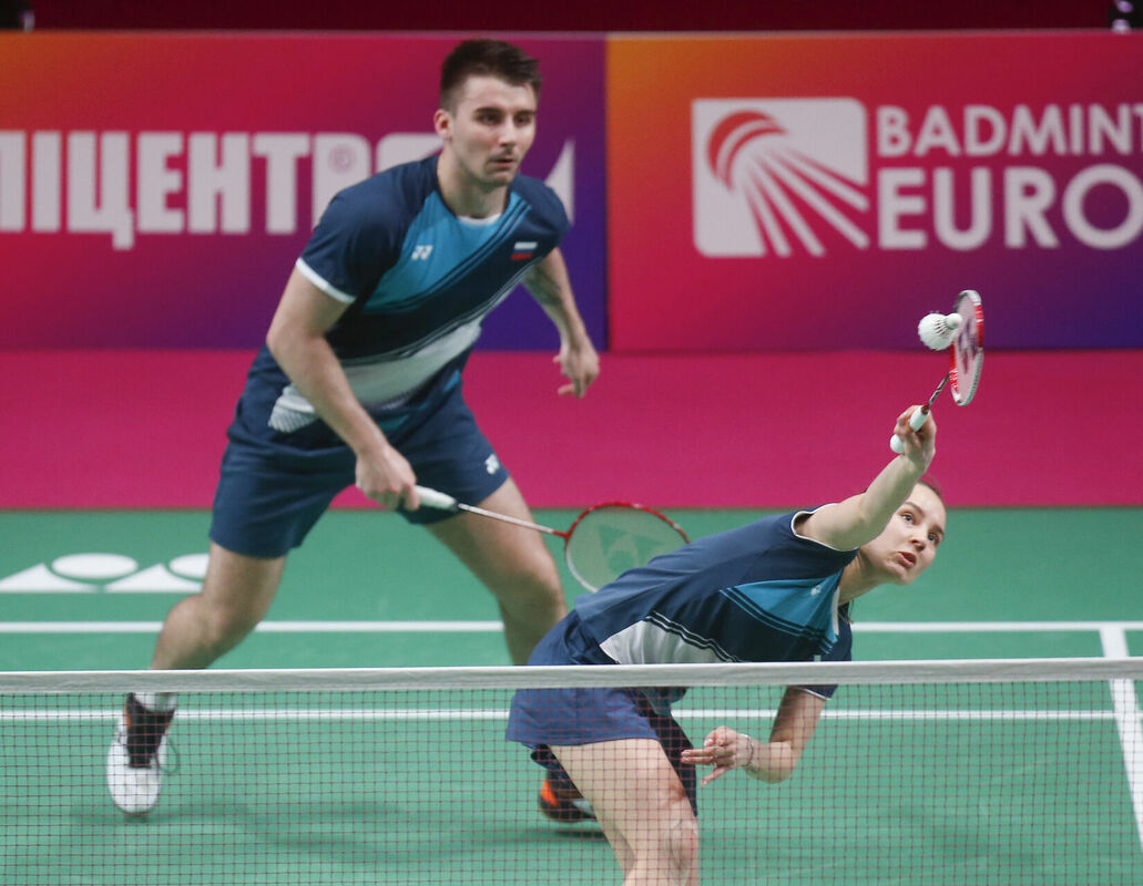 Krievijas badmintonisti  Alīna Davletova un Rodions Alimovs. Foto: AP/Scanpix