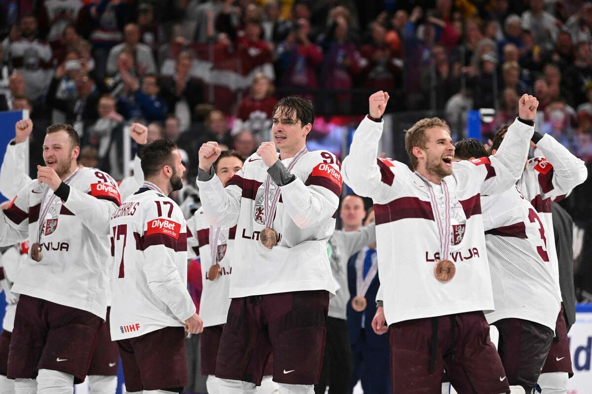Latvijas izlases hokejisti. Foto: AFP/Scanpix