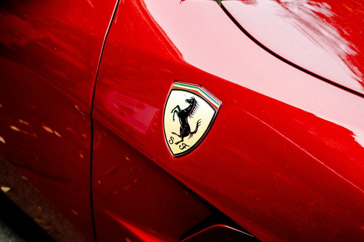 "Ferrari" lofo. Foto: Unisplash